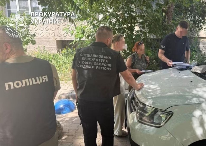 Посадовців медслужби та військовослужбовицю підозрюють у незаконному отриманні бойових виплат