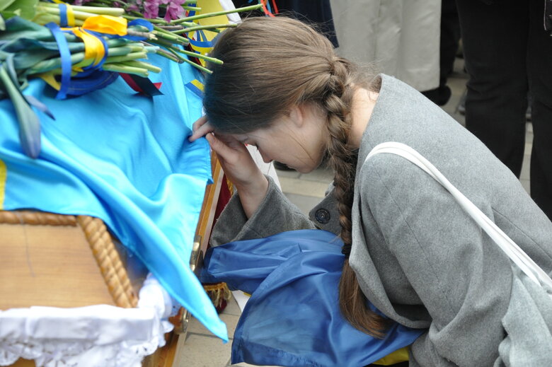 С 21-летним воином Данилом Денисевичем, позывной Дозор, попрощались в Киеве 18