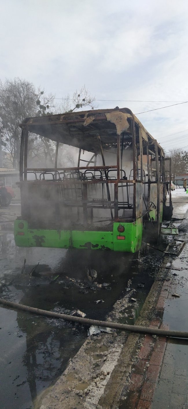 На остановке в Харькове сгорела маршрутка 01