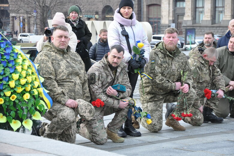 Із воїнами Олегом та Микитою Хомюками попрощалися у Києві: Батько та син загинули в бою проти окупантів під Бахмутом 33