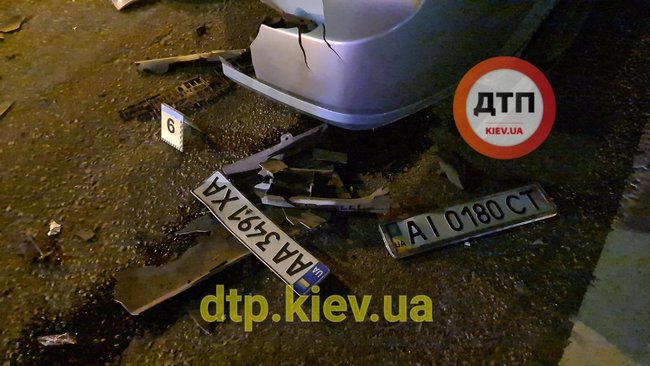 Пьяный водитель в Киеве протаранил полицейское авто, правохранительница попала в больницу, - соцсети 11