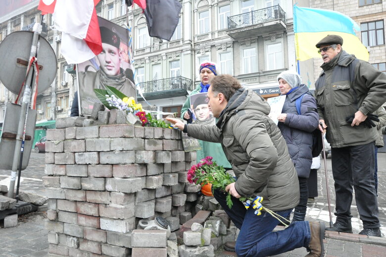 Пам’ять перших загиблих Героїв Небесної Сотні вшанували у Києві 03 Пам’ять перших загиблих Героїв Небесної Сотні вшанували у Києві 03