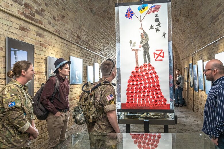 У Національному музеї історії України у Другій світовій війні відкрилась виставка Ленд-ліз. Перезавантаження 01