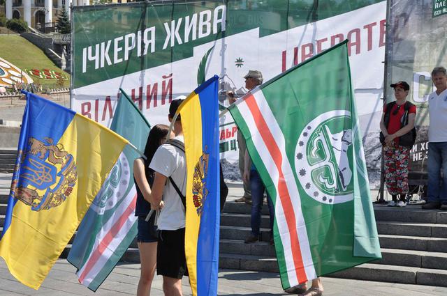 Ukrainian soldiers celebrated Day of Ichkeria victory over Russian occupants in Grozny 14
