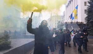 Акції протесту хочуть дозволити розганяти вогнепальною зброєю