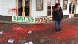 Учасників акції за права жінок в Ужгороді облили червоною фарбою. ВІДЕО+ФОТОрепортаж