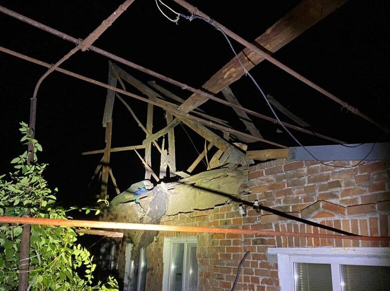 Occupiers shelled Nikopol district of Dnipropetrovsk region three times with heavy artillery, 18-year-old boy was killed 02