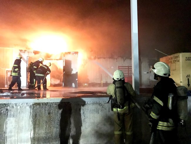 Склады рыбного завода Аркадия сгорели в Запорожье, - ГСЧС 01 Склады рыбного завода Аркадия сгорели в Запорожье, - ГСЧС 01