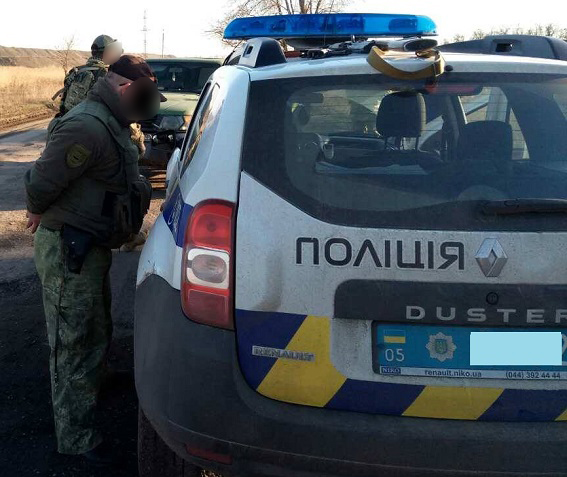 Двох співробітників поліції Вугледара затримано за систематичне хабарництво 03