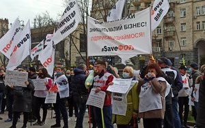 "Олигархи работают, а чем ФОП хуже?": предприниматели пикетируют КГГА с требованием не продлевать локдаун для малого бизнеса. ВИДЕО+ФОТОрепортаж