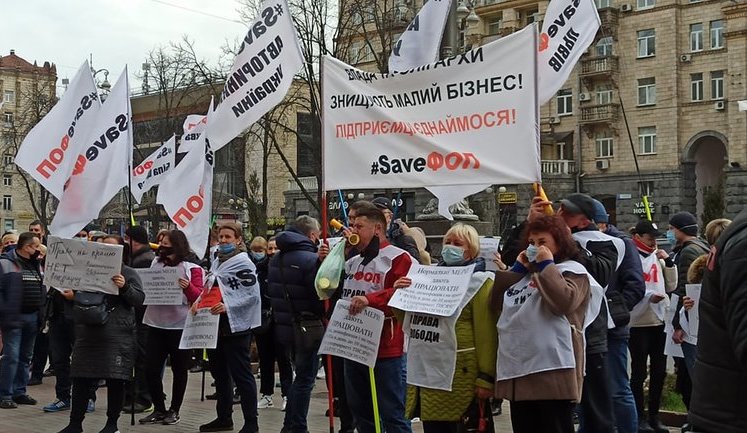 "Олігархи працюють, а чим ФОП гірші?": Підприємці пікетують КМДА з вимогою не продовжувати локдаун для малого бізнесу. ВІДЕО+ФОТОрепортаж