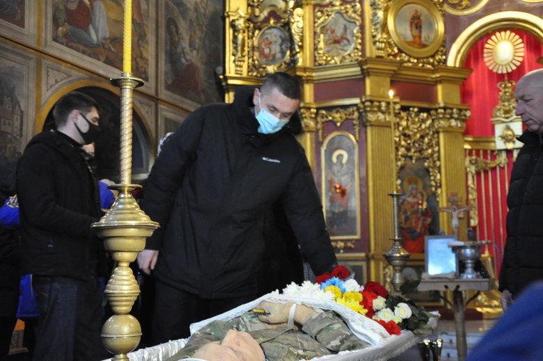 С легендарным волонтером Сергеем Максимцом простились в Киеве 10