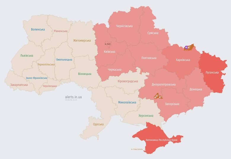 У частині областей оголосили повітряну тривогу через балістичну загрозу