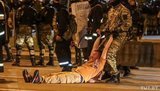 Протестующие минчане сопротивляются силовикам, те применяют светошумовые гранаты. ВИДЕО+ФОТОрепортаж