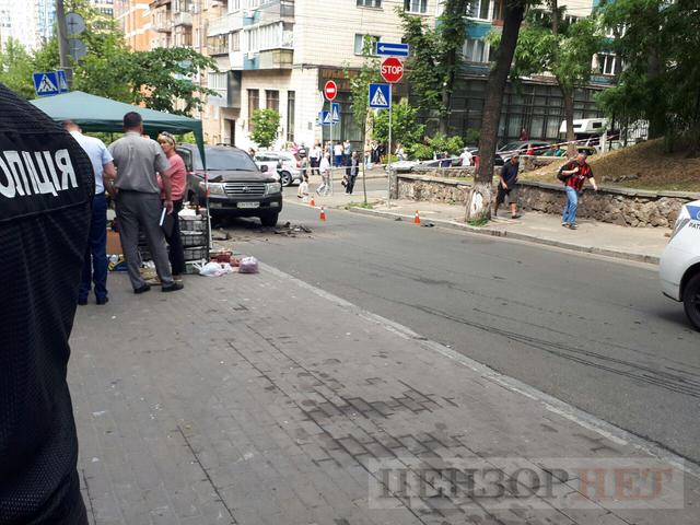 Explosion hits Toyota vehicle in Kyiv 03