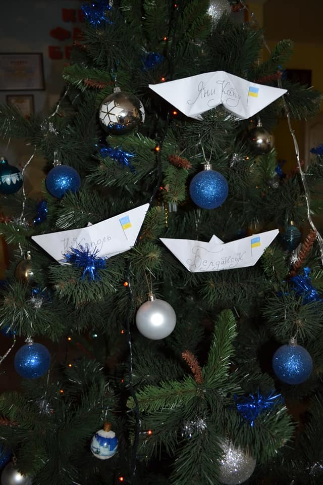 Активісти почали флешмоб на підтримку захоплених РФ українських моряків 04 Активісти почали флешмоб на підтримку захоплених РФ українських моряків 04