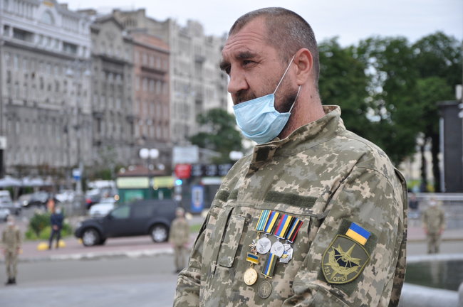 С погибшим Героем Украины Тарасом Матвиивым простились на Майдане Незалежности в Киеве 14