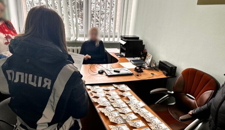 Требовали взятки за заключение контрактов на оргтехнику: задержаны чиновники горсовета за организацию коррупционной схемы на Львовщине, - Нацполиция