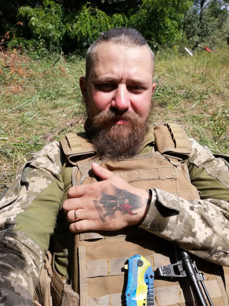 Якоїсь миті снаряд прилетів мені в ноги. Я знепритомнів. І мій товариш, побачивши це, вирішив, що я двохсотий, - Олексій Притула 05