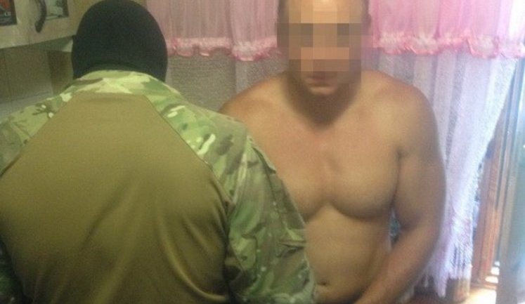 Двое вымогателей, требовавшие "дань" с бизнесменов, задержаны в Лозовой. ФОТО