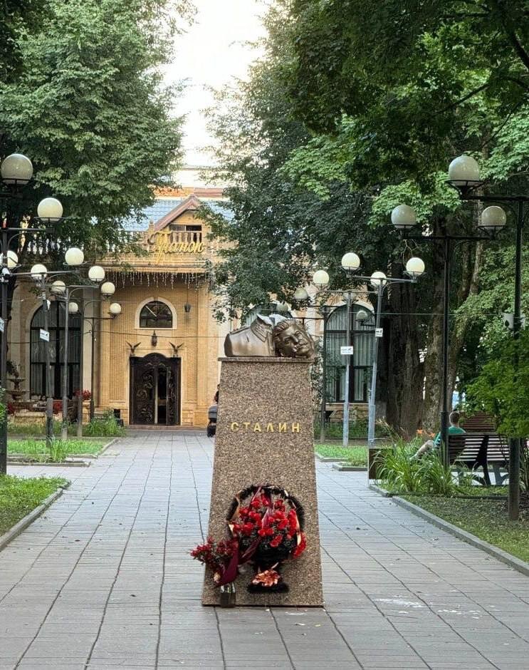 У Росії за знесення голови з бюста Сталіна відкрили кримінальну справу