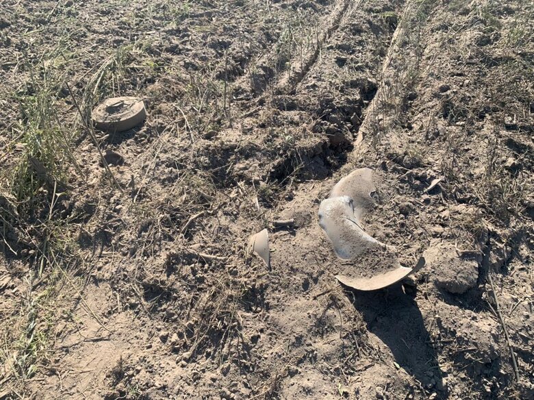 На Київщині тракторист підірвався на міні, - Нацполіція 04