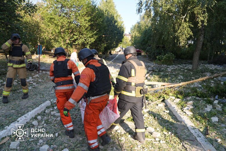 Росіяни вдарили по пансіонату для людей похилого віку в Сумах
