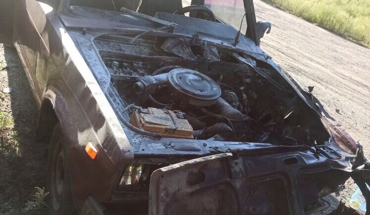 Дві людини постраждали внаслідок удару росіян по цивільному авто на Харківщині. ФОТОрепортаж