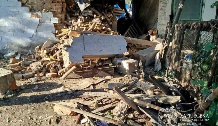 Наслідки ворожих обстрілів на Харківщині: поранено 6 людей, пошкоджено будинки, авто, амбулаторію. ФОТОрепортаж