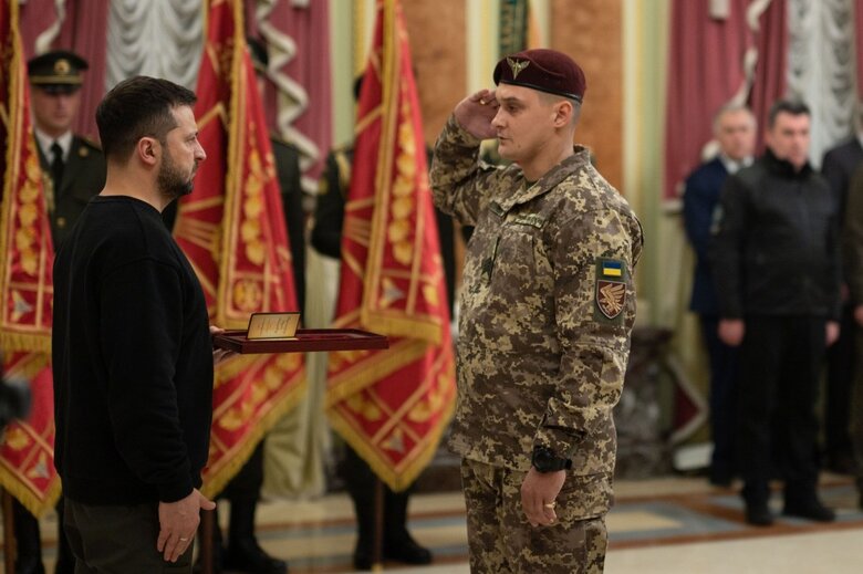 Zelenskyy presents state awards on occasion of Day of Airborne Assault Forces 04 Zelenskyy presents state awards on occasion of Day of Airborne Assault Forces 04