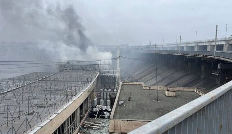 Рух через греблю ДніпроГЕС перекрито, його відновлять максимум за добу