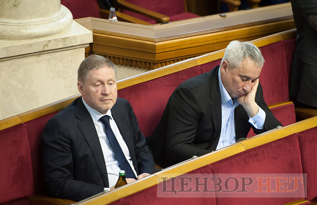 Депутати-соньки, Кіссе, який голосує за трьох, радісний Гройсман і обійми Лозового з Ляшком: як Рада вночі приймала Держбюджет-2019 13