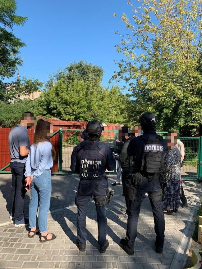 До 300 незаконных эвакуаций в день, - в Киеве разоблачили преступную группу из чиновников КГГА и предпринимателей 03
