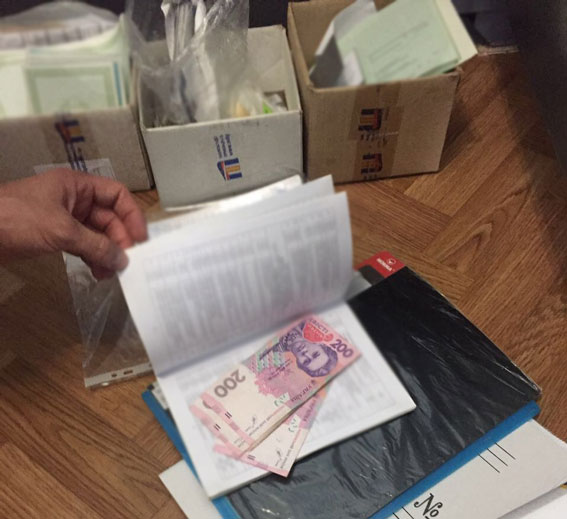 Директор профліцею на Луганщині брав хабарі за працевлаштування, - Нацполіція 02 Директор профліцею на Луганщині брав хабарі за працевлаштування, - Нацполіція 02