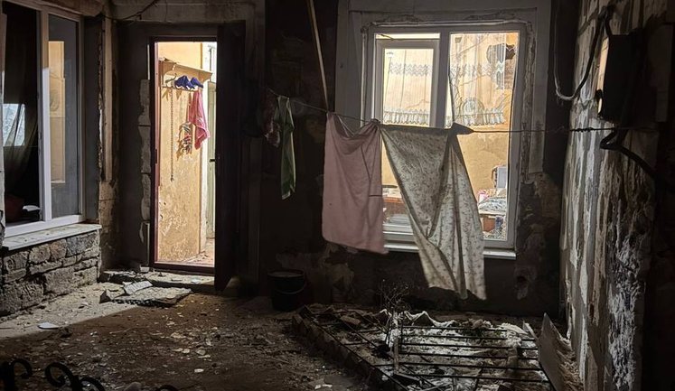 Ворог ударив дронами по Одесі: є постраждалі, пошкоджено будинки, школу, дитсадок та промисловий об’єкт. ФОТОрепортаж