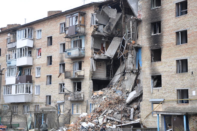 Зруйноване окупантами селище Горенка у передмісті Києва 81
