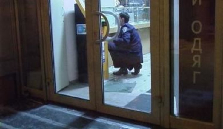 В столичном универмаге стреляли по продавщицам. ФОТОрепортаж