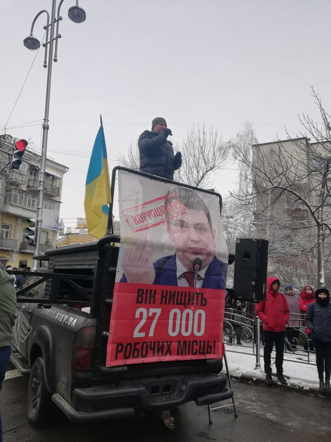 Кілька тисяч співробітників підприємств Бахматюка на мітингу закликали президента звільнити главу НАБУ Ситника і захистити їхні робочі місця 05