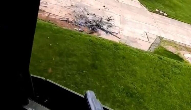 Occupier pilot published "victory" video and accidentally showed destroyed helicopter of Russian army at airfield of occupied Melitopol. VIDEO
