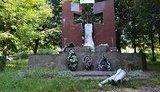 упа памятник вандализм