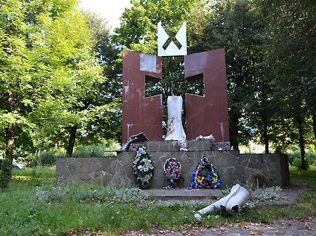 упа памятник вандализм