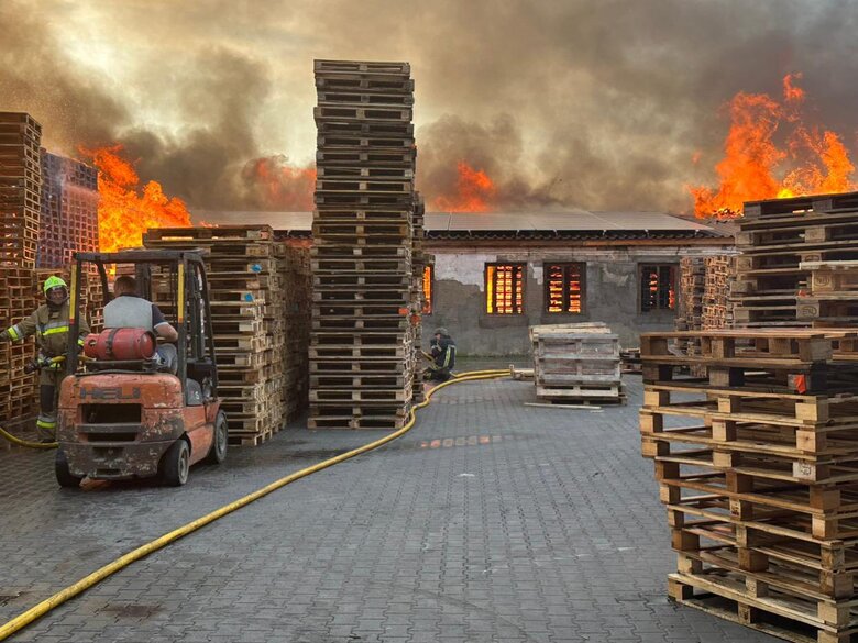 A factory is on fire in Trebukhiv