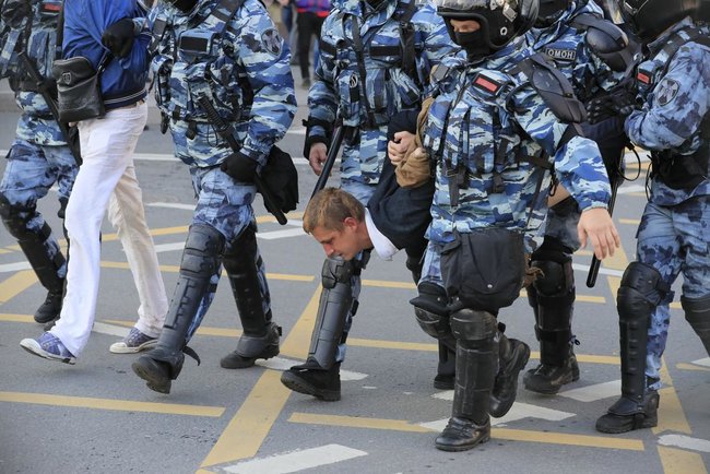 На акції в Москві затримали понад десять неповнолітніх 06