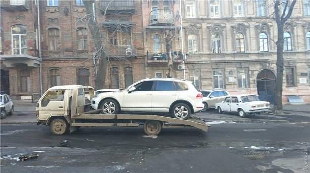 Volkswagen Touareg заступника голови одеського апеляційного суду Джабурії намагалися спалити, - поліція 02