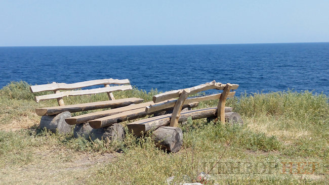Стародавній маяк, гори мідій і найчистіше в Україні море: життя острова Зміїного 33 Стародавній маяк, гори мідій і найчистіше в Україні море: життя острова Зміїного 33