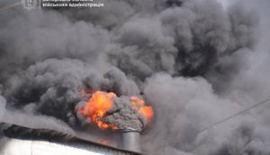 РФ ударила по складах у Запоріжжі: спалахнула пожежа. ФОТО