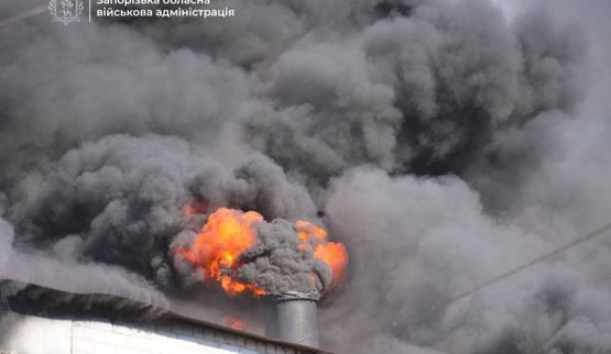 РФ ударила по складах у Запоріжжі: спалахнула пожежа. ФОТО