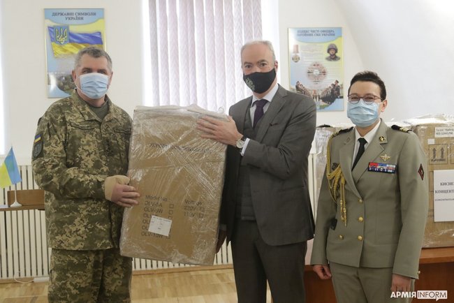 Франция передала Медсилам ВСУ три кислородных концентратора 02