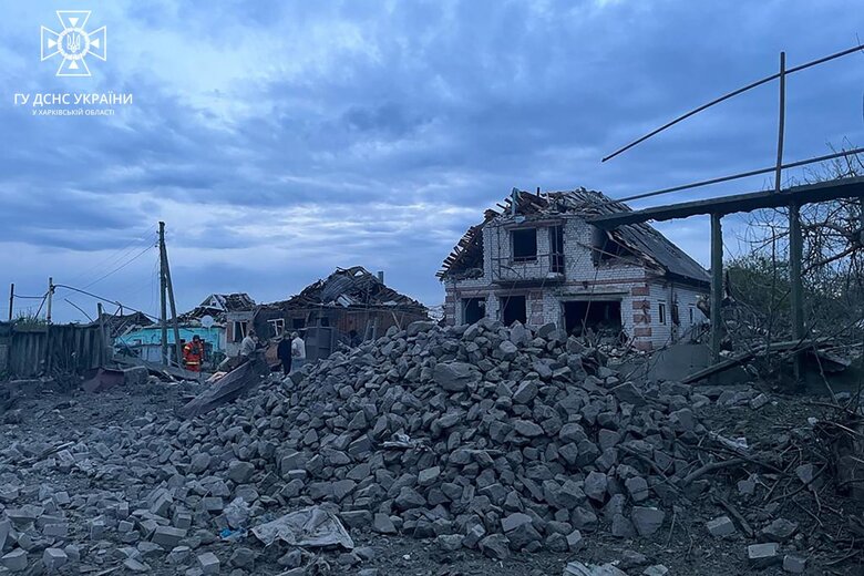 Наслідки ракетного обстрілу Куп’янська 9 травня, - ДСНС 01