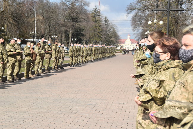 С погибшим в зоне ООС воином 58-й ОМПБр Владимиром Шпаком простились в Чернигове 15